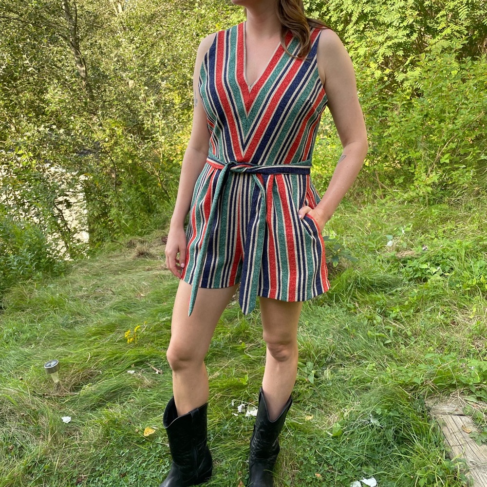 Striped romper with tie waist - Picture 3 of 4